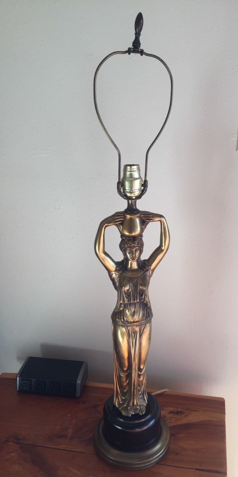 Les plus belles lampes Art Déco : la femme à l
